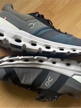 On Running Men’s Athletic Shoes in Gray and Blue